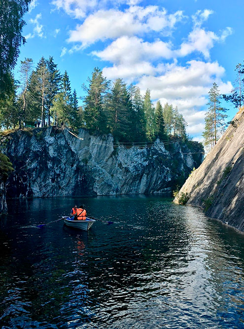 Лодка, в которой катались мои друзья, была в хорошем состоянии. Фото: Григорий Мартишин