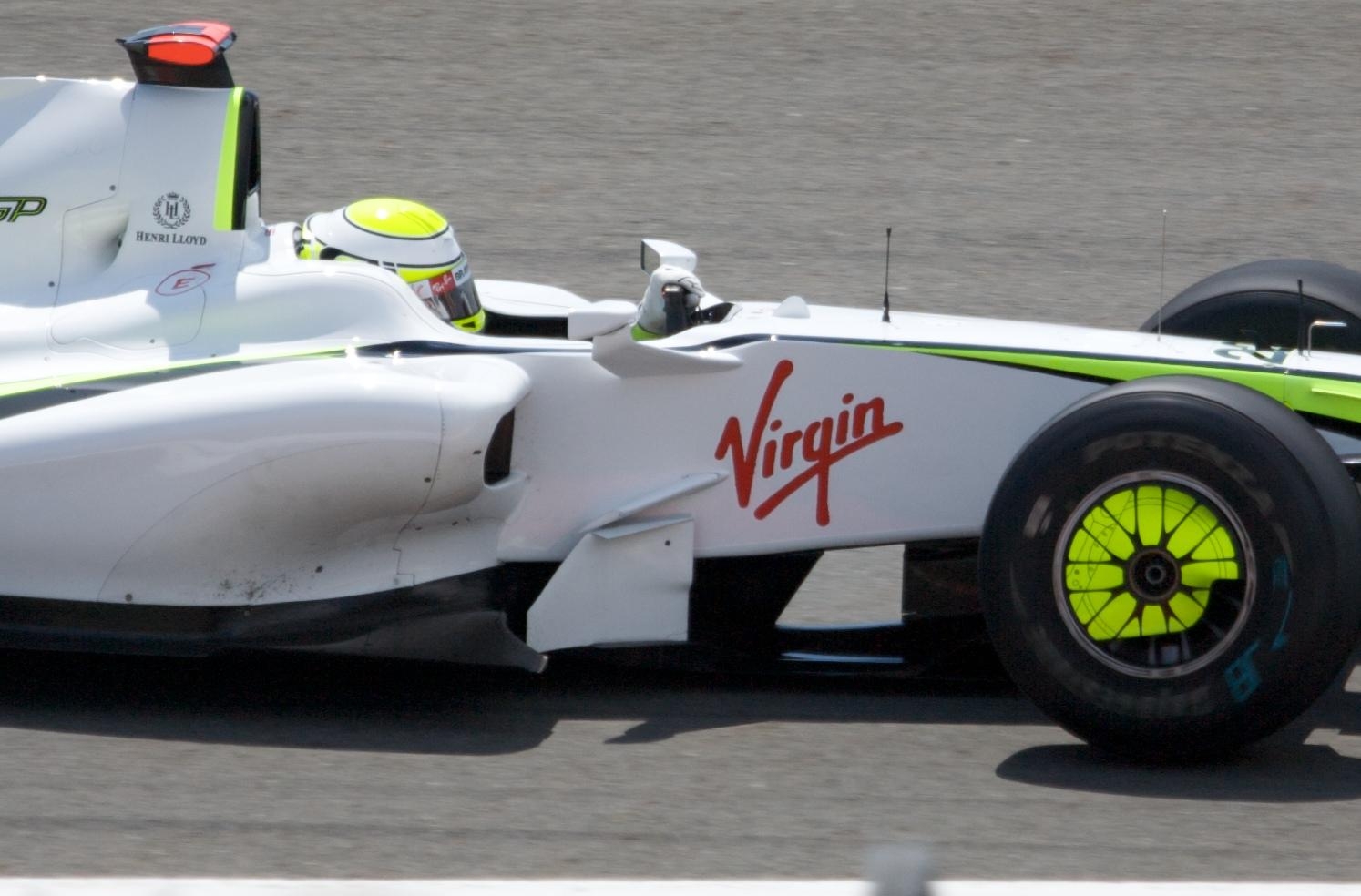 6. Логотип Virgin на болиде Brawn GP — самой успешной команды Формулы-1 2009 года